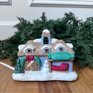 ✨ Vintage 1994 Avon “Reindeer Lodge” Light-Up Christmas Village House ✨